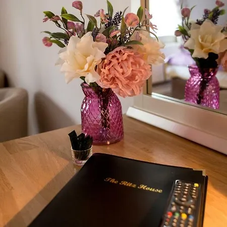 The Ritz House 3*